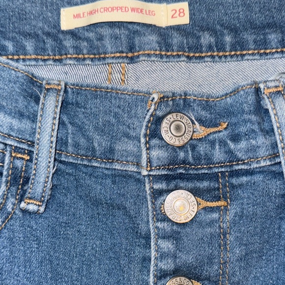 Levi’s Mile High Wide Leg Women’s Jean in FYI Light Wash - Picture 6 of 13